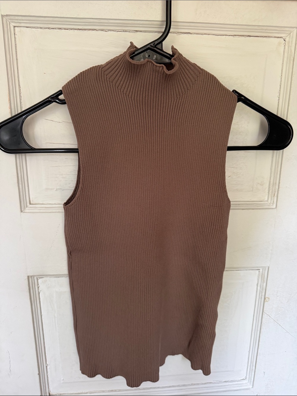 Ribbed Mock Neck Sleeveless Tank Top - Brown